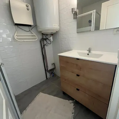 Cozy 15 Minutes Walk From The Center Apartment *